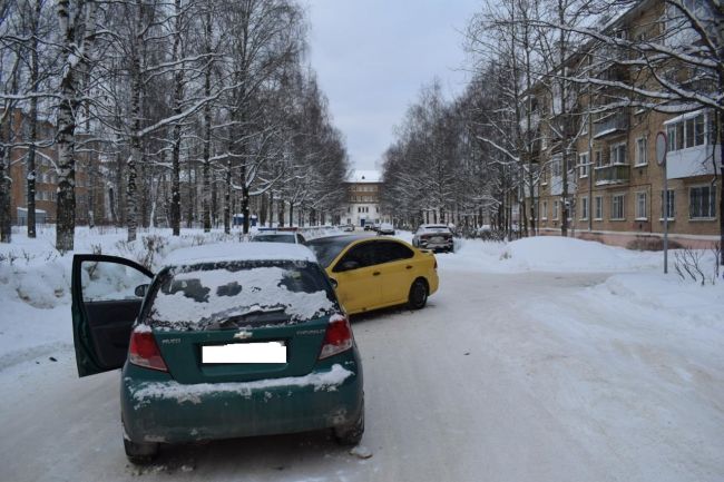 В Ухте на улице Кремса столкнулись Volkswagen Polo и Chevrolet Aveo